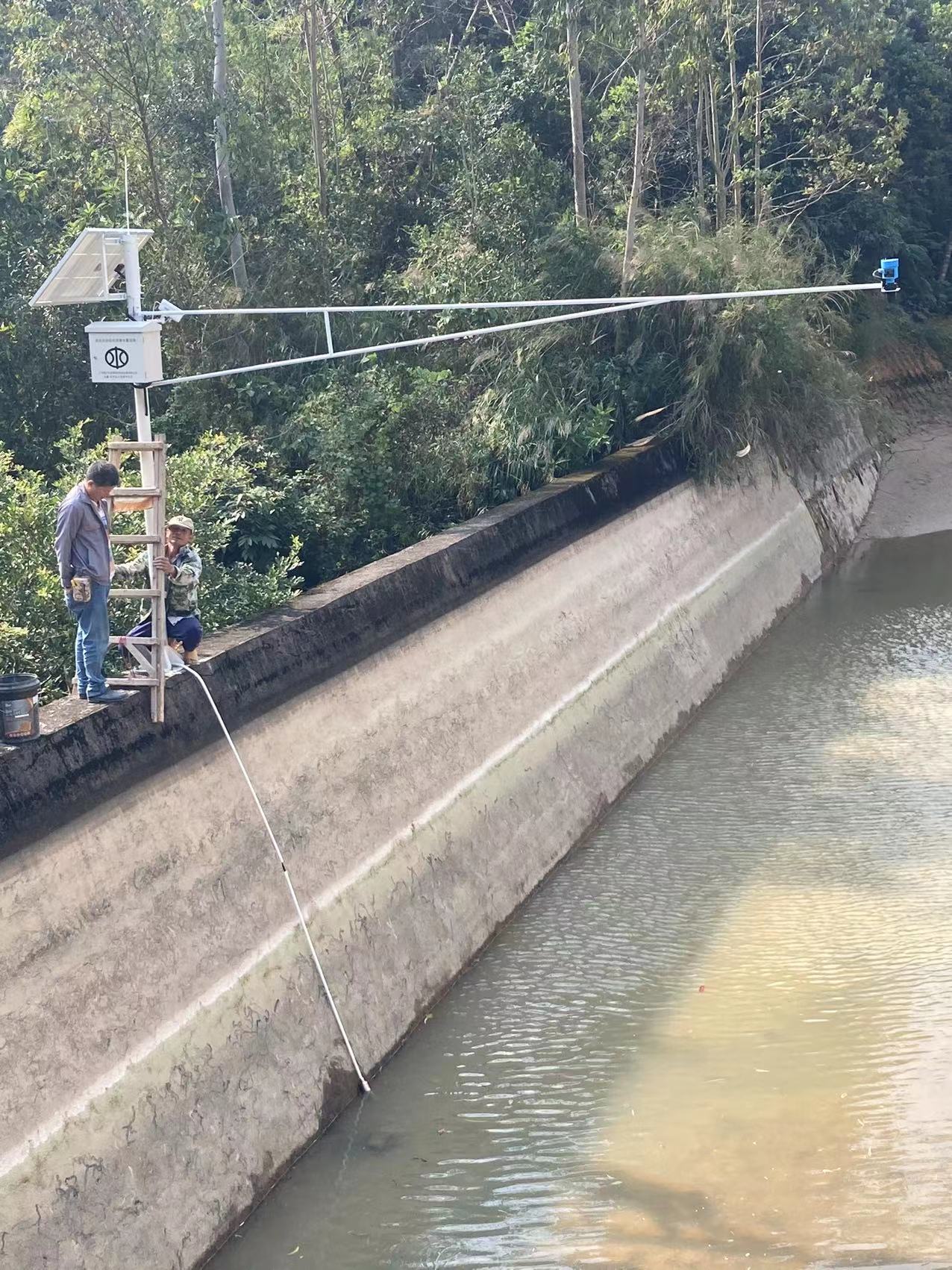 灌区流量监测设备.jpg